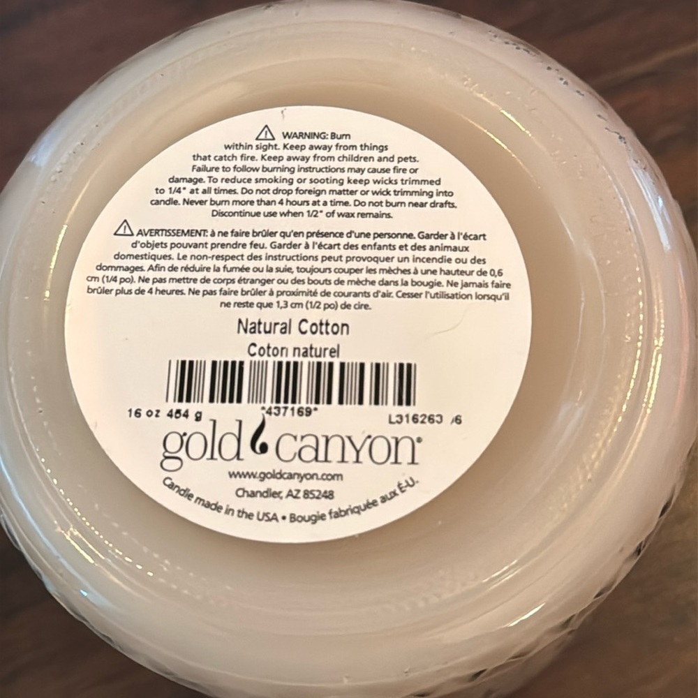Gold Canyon Textured White Candle with Silver Lid Scented Natural Cotton - Picture 3 of 3